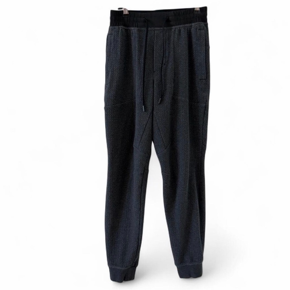 Lululemon black/gray textured joggers with pockets, drawstring